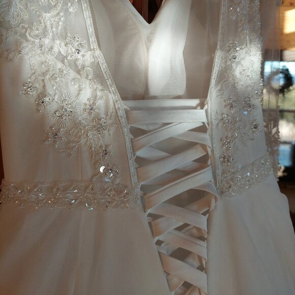 White Mary's Tulle Bridal Ball Gown with Crystal Beads size 8 - Picture 14 of 17